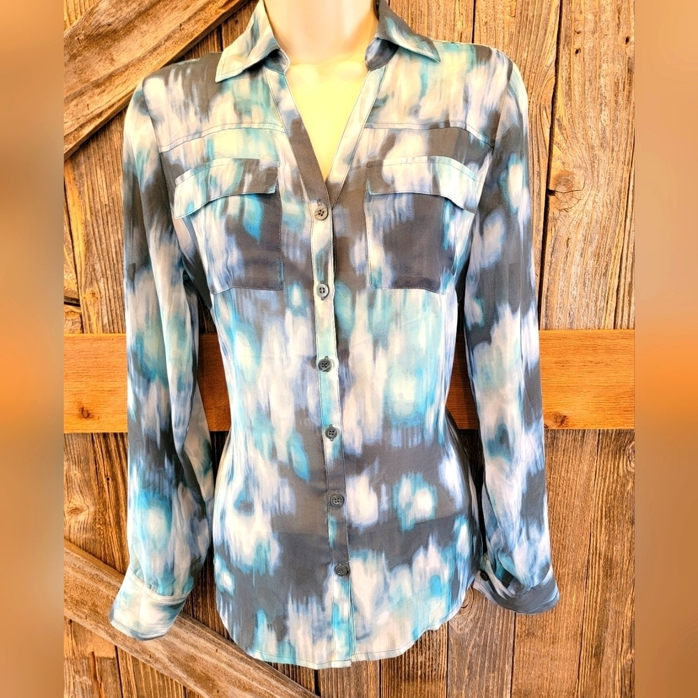 New York And Company Sheer Roll Tab Blouse XS Blue tie-dye polyester light ^